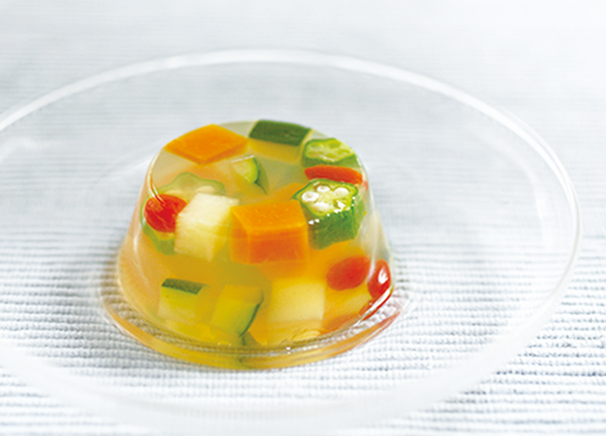 「夏野菜スープの寒天よせ」