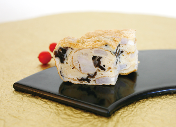 「黒きくらげと山芋の卵焼き」