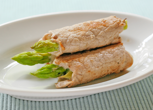 「アスパラガスの薬膳肉巻き」